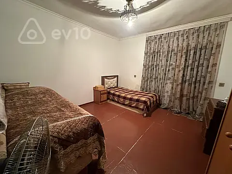 Satılır 5 otaqlı həyət evi 180 m²