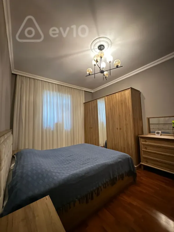 Satılır 5 otaqlı həyət evi 180 m²