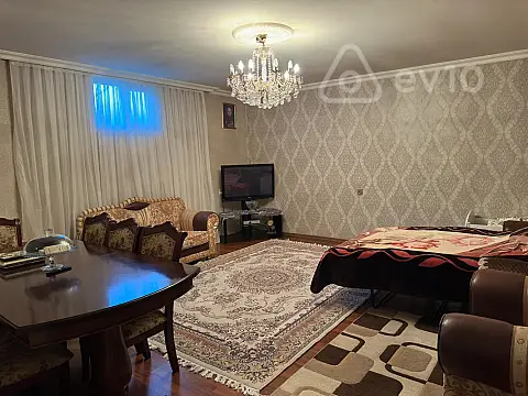 Satılır 5 otaqlı həyət evi 180 m²