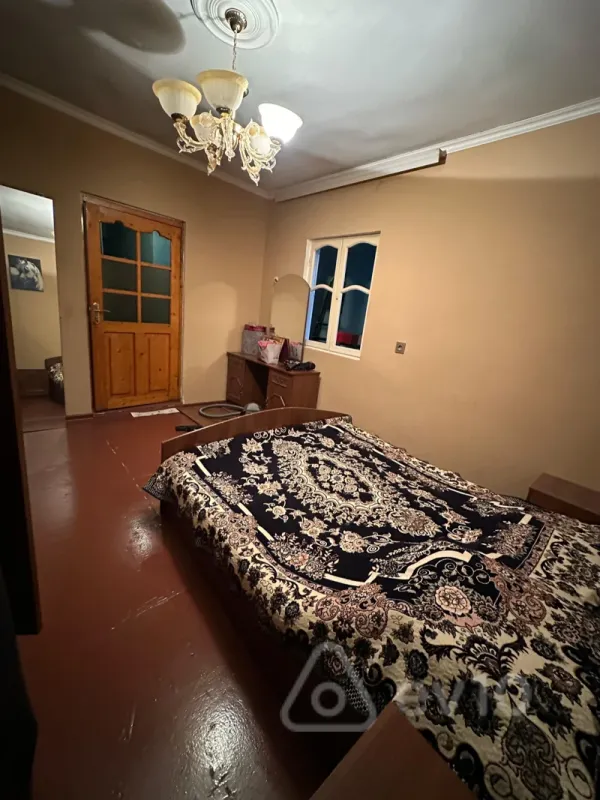 Satılır 5 otaqlı həyət evi 180 m²