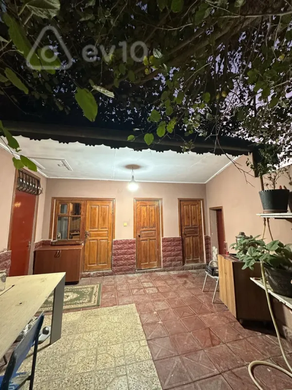Satılır 5 otaqlı həyət evi 180 m²