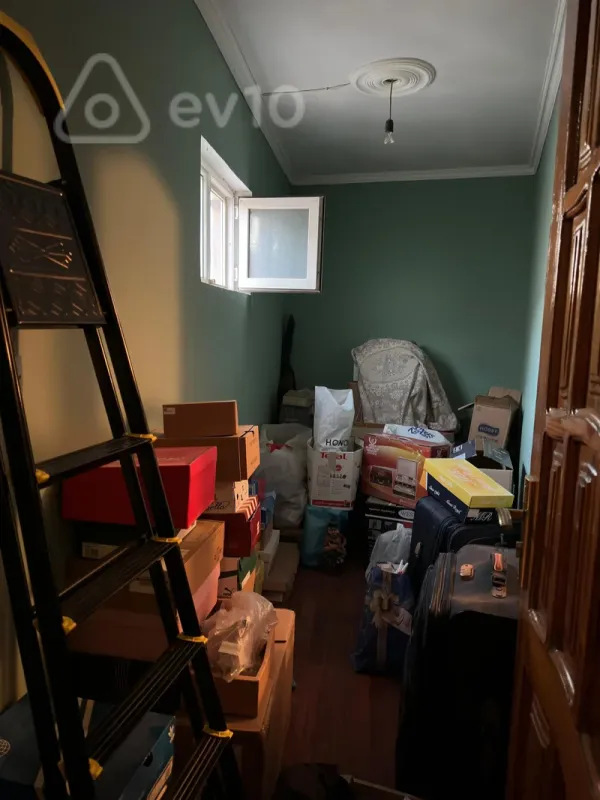 Satılır 5 otaqlı həyət evi 180 m²