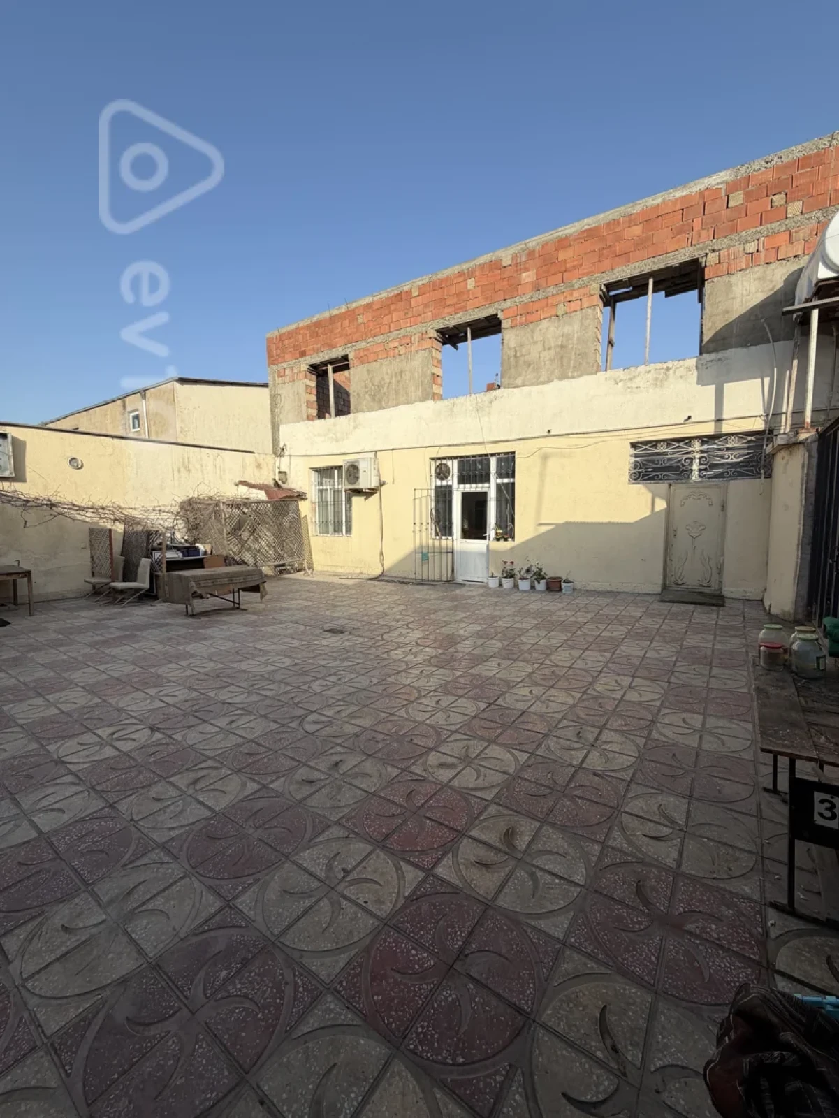 Satılır mənzil 800 m²