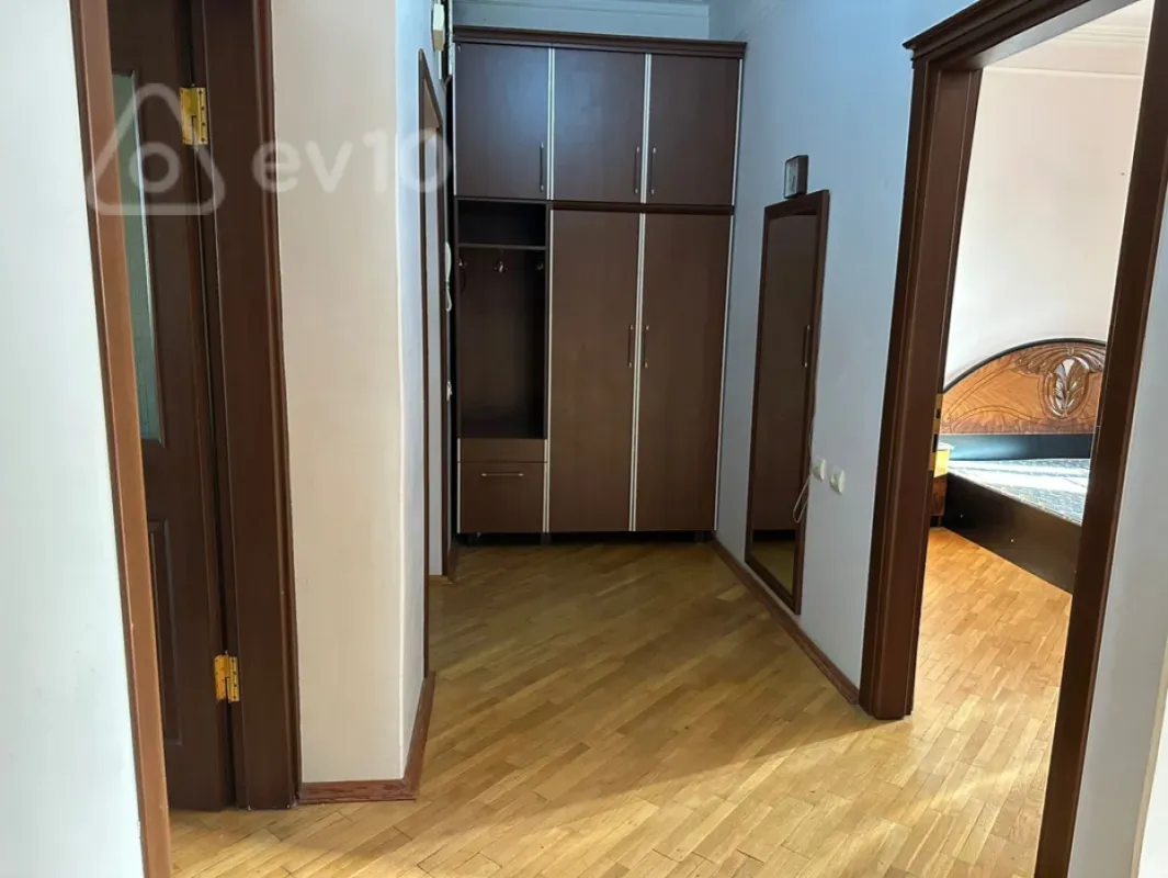 Kirayə verilir 2 otaqlı yeni tikili 70 m²