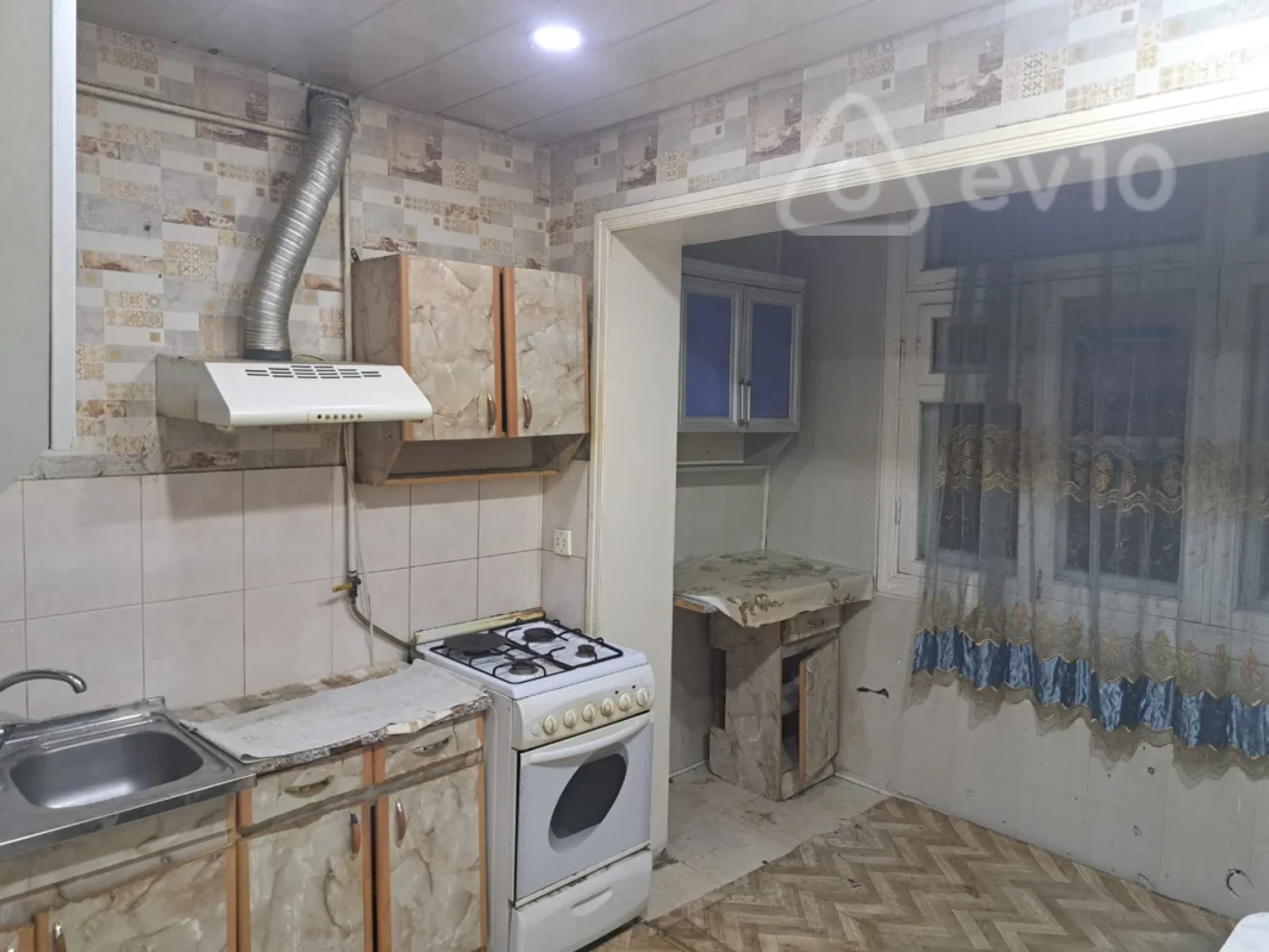 Kirayə verilir 2 otaqlı köhnə tikili 70 m²