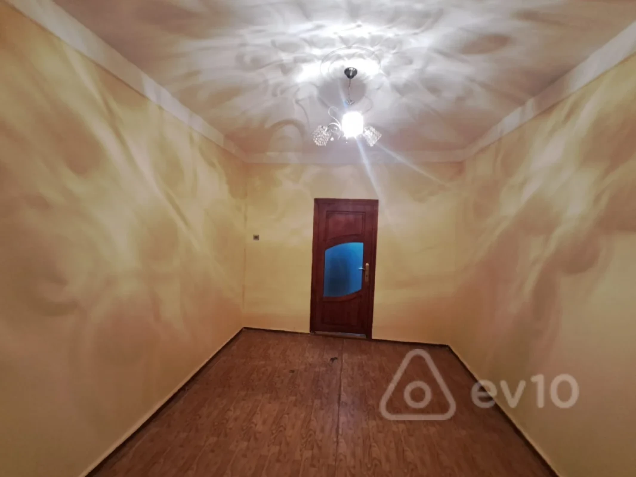 Kirayə verilir 2 otaqlı köhnə tikili 70 m²