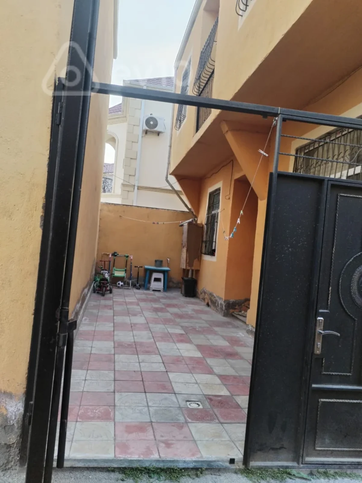 Satılır 4 otaqlı həyət evi 120 m²