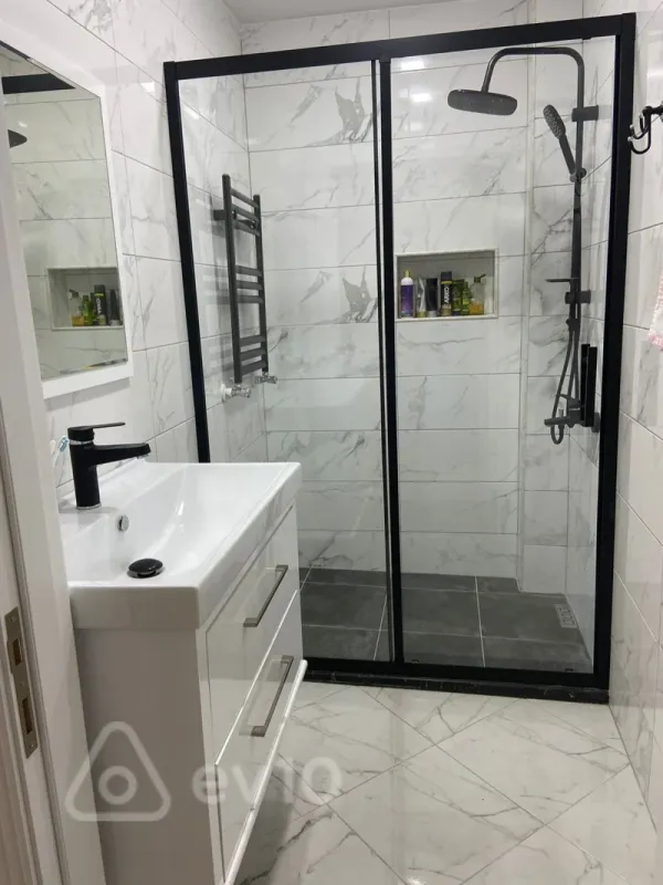 Kirayə verilir 3 otaqlı yeni tikili 150 m²