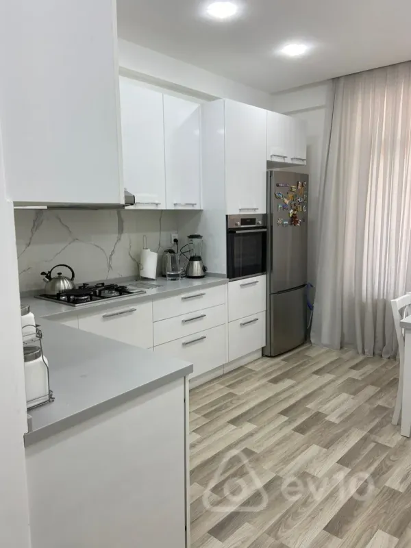 Kirayə verilir 3 otaqlı yeni tikili 150 m²