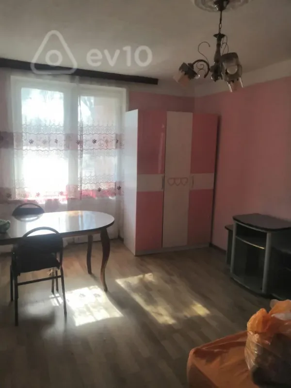 Kirayə verilir 1 otaqlı köhnə tikili 45 m²