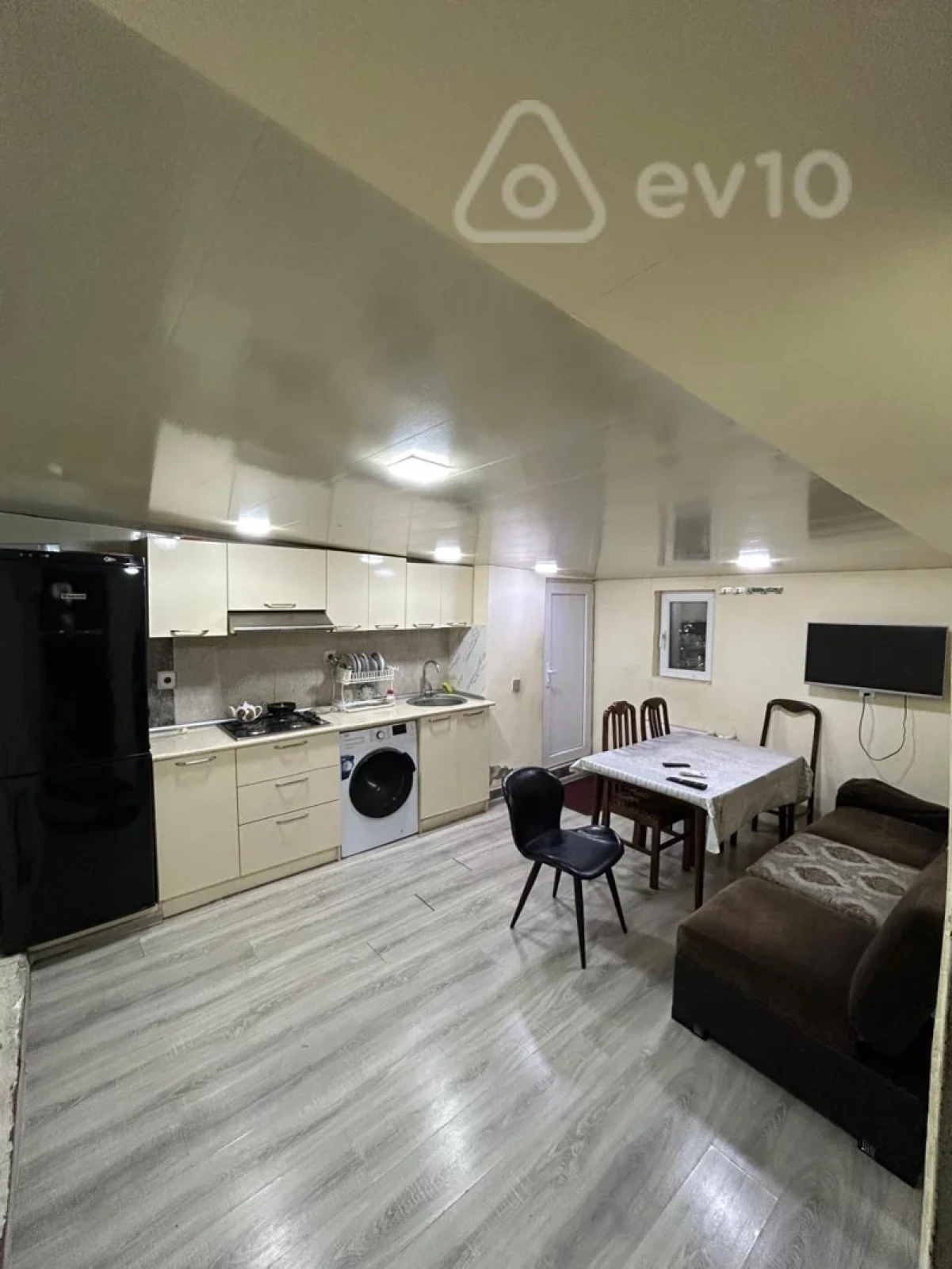 Kirayə verilir 2 otaqlı köhnə tikili 40 m²