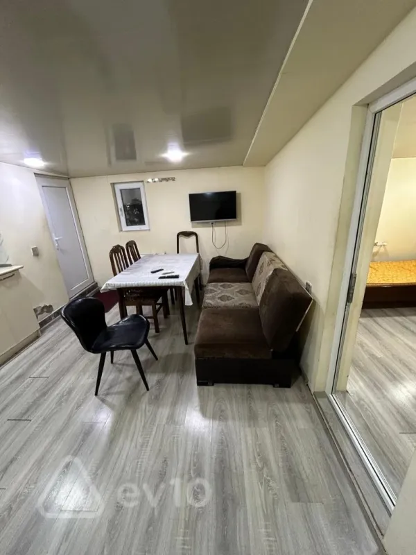 Kirayə verilir 2 otaqlı köhnə tikili 40 m²