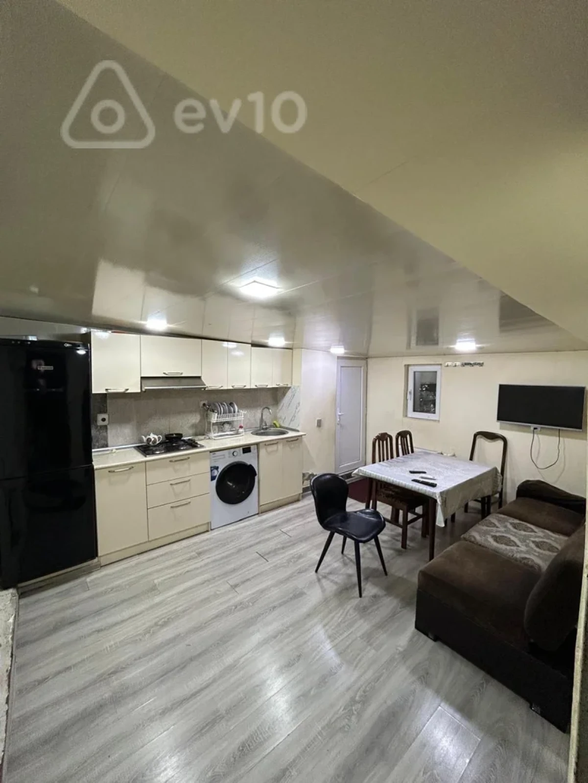 Kirayə verilir 2 otaqlı köhnə tikili 40 m²