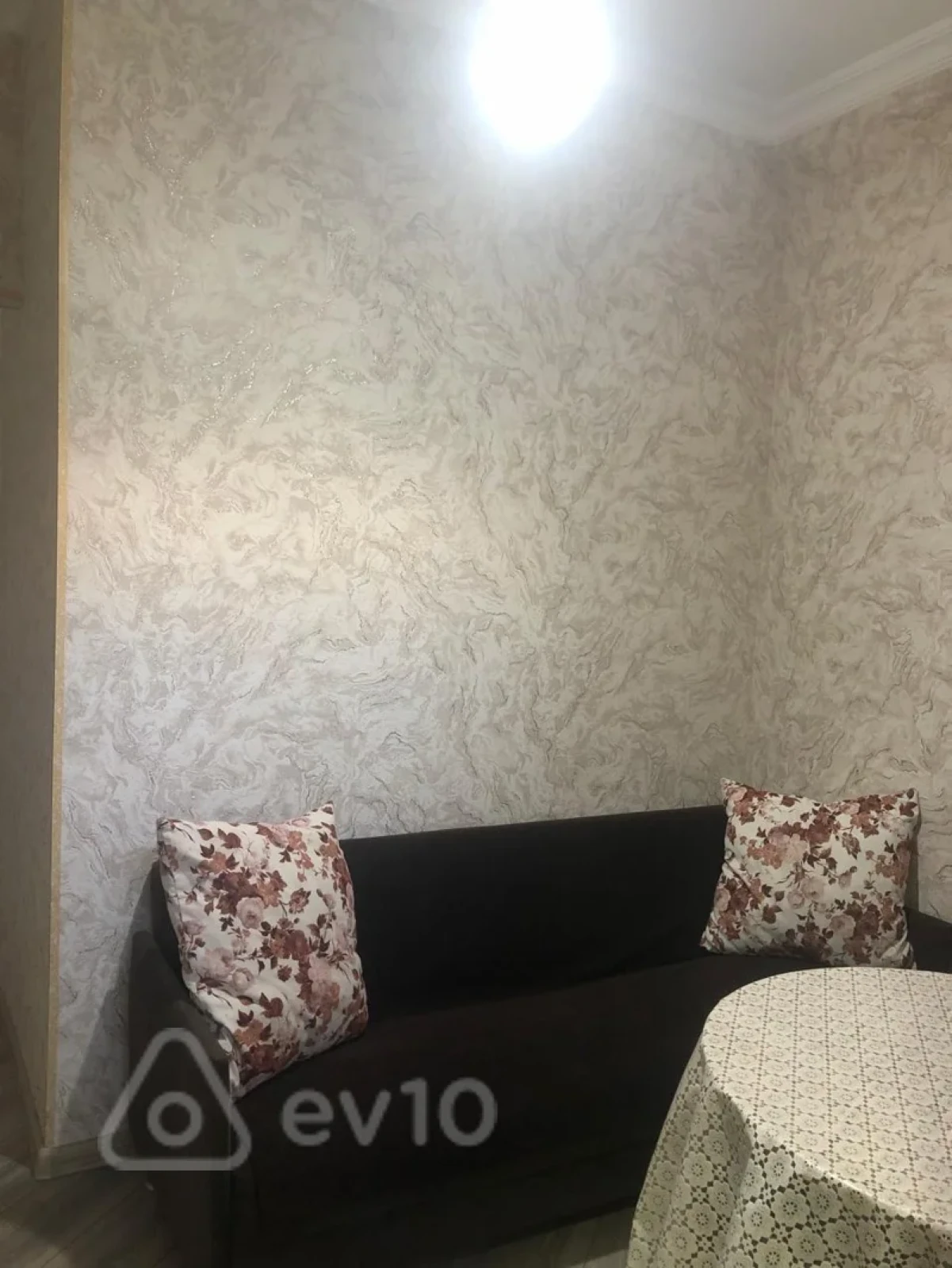 Satılır 1 otaqlı köhnə tikili 42 m²