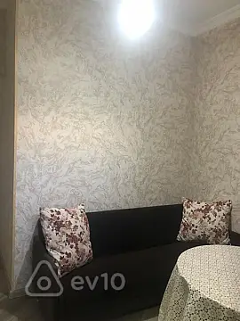 Satılır 1 otaqlı köhnə tikili 42 m²