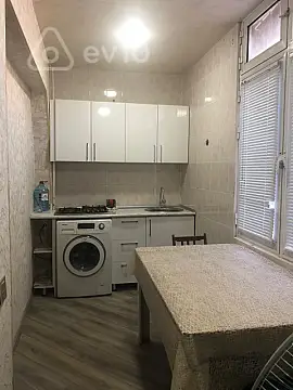 Satılır 1 otaqlı köhnə tikili 42 m²
