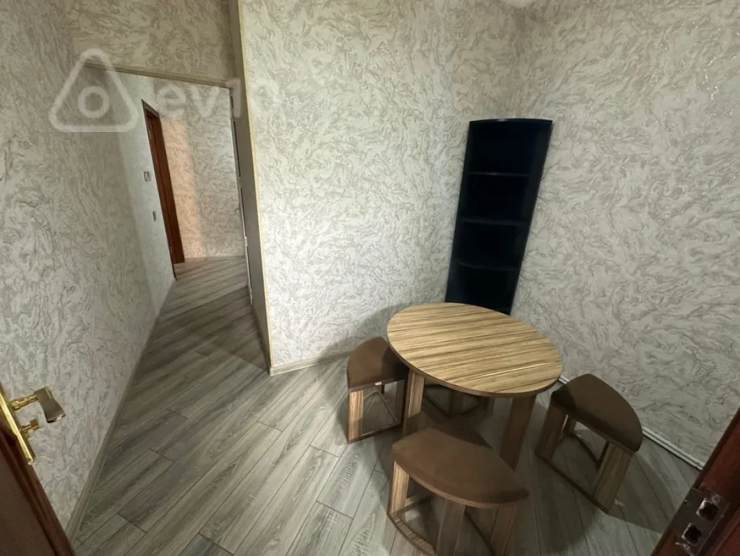 Satılır 1 otaqlı köhnə tikili 42 m²