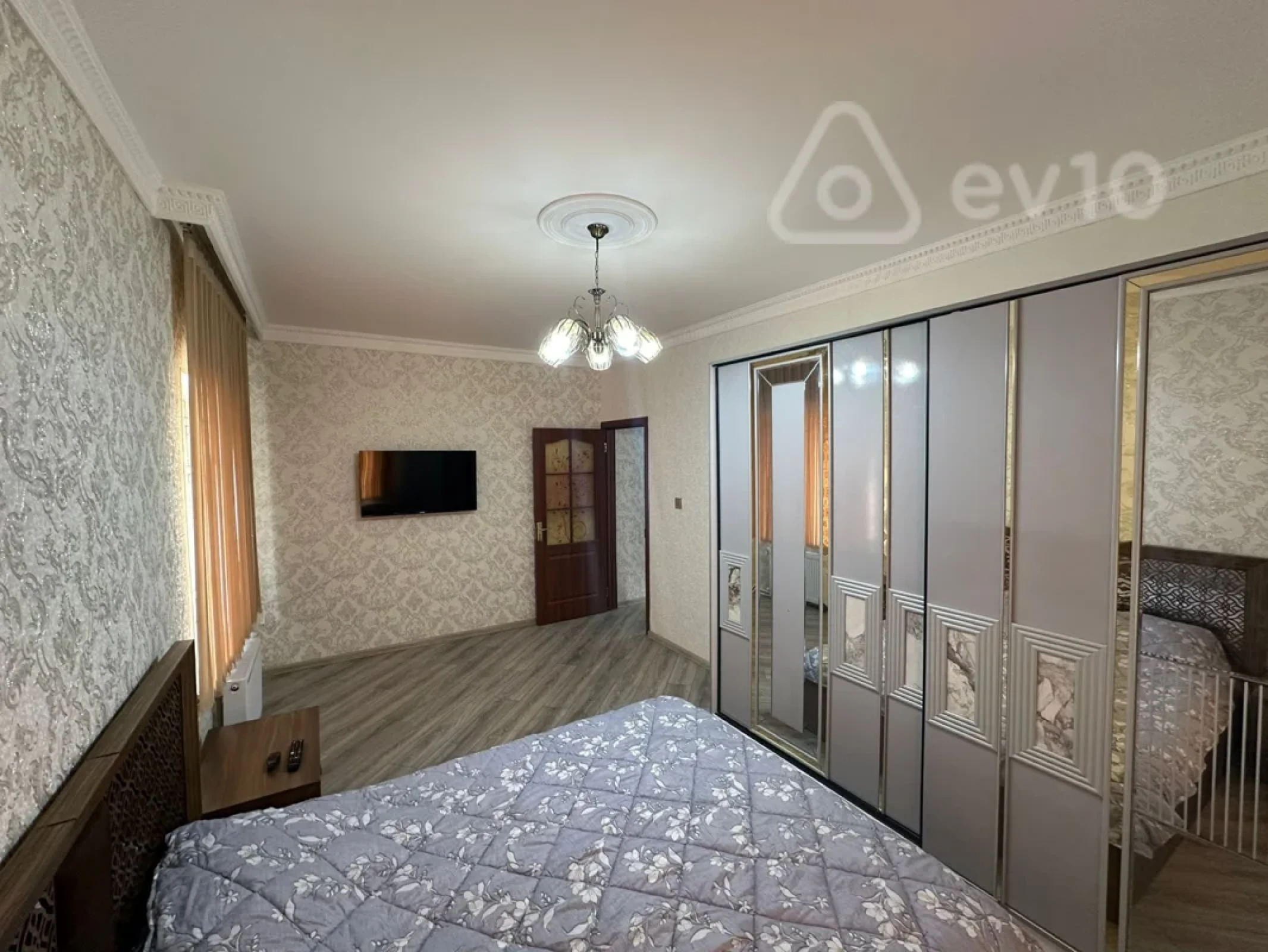 Satılır 1 otaqlı köhnə tikili 42 m²