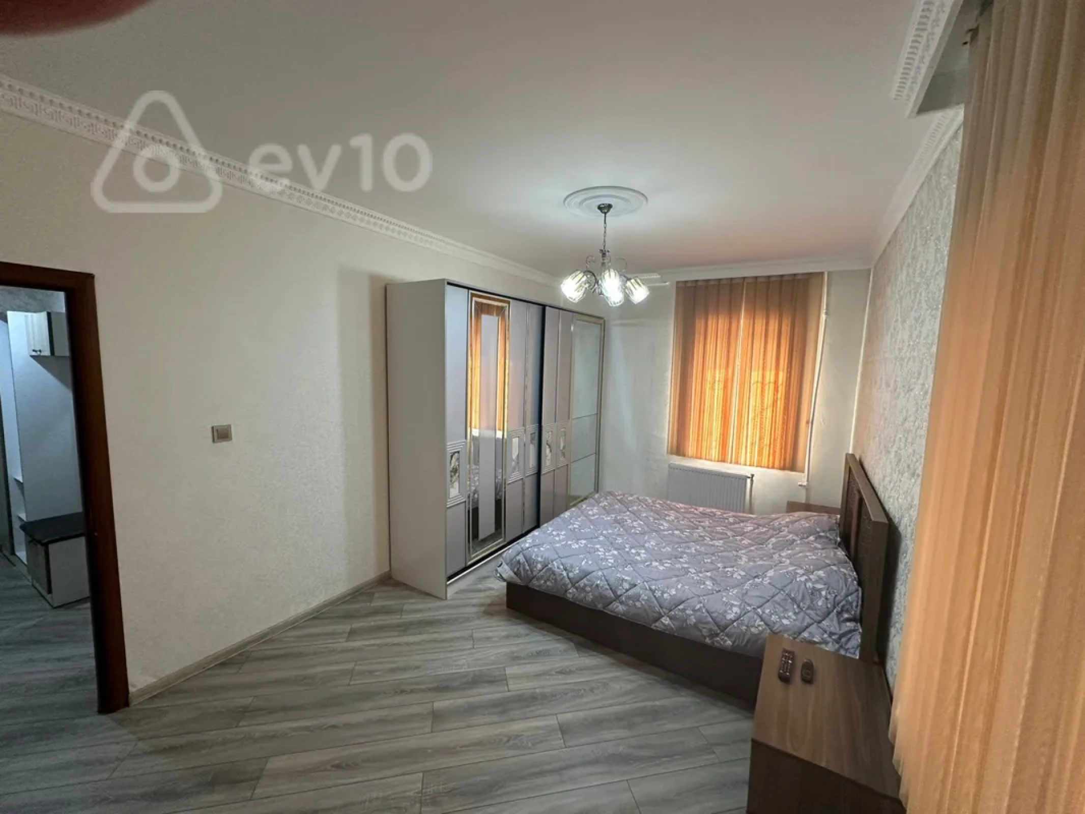 Satılır 1 otaqlı köhnə tikili 42 m²