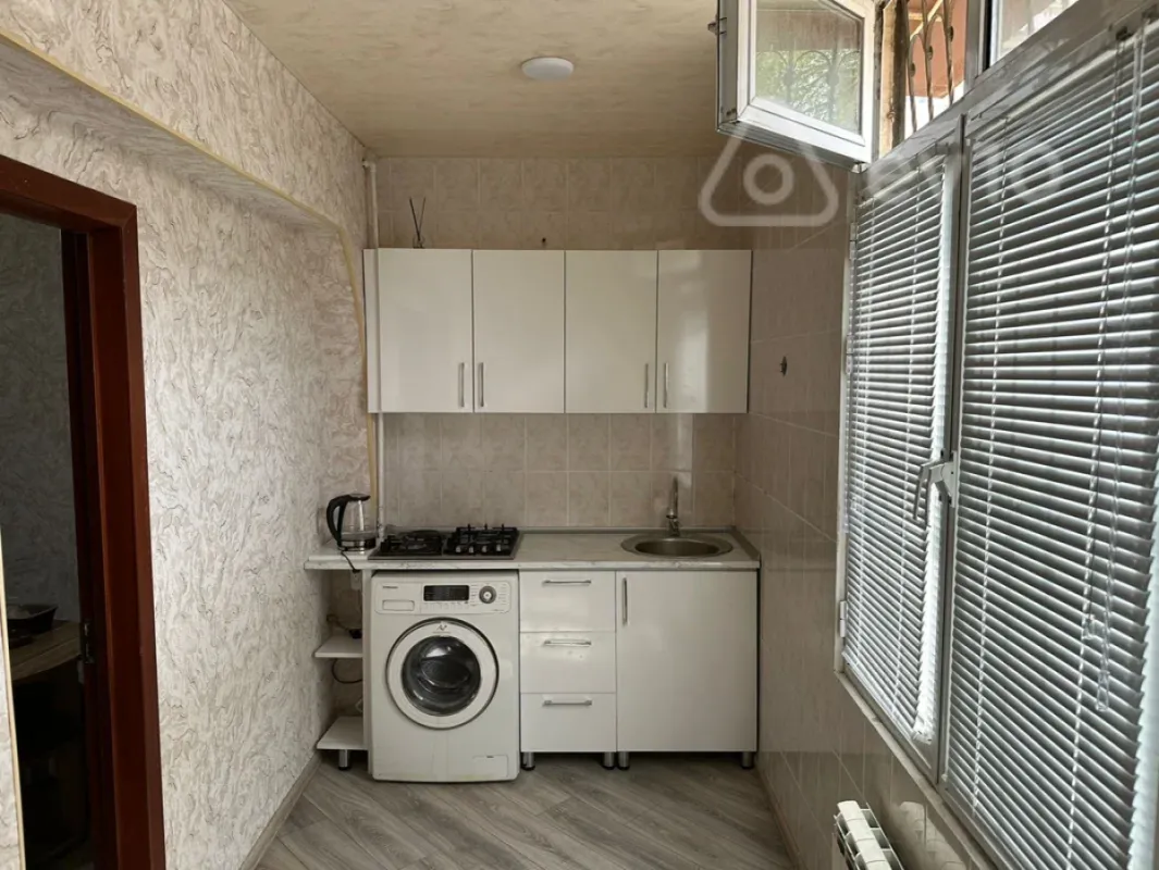 Satılır 1 otaqlı köhnə tikili 42 m²