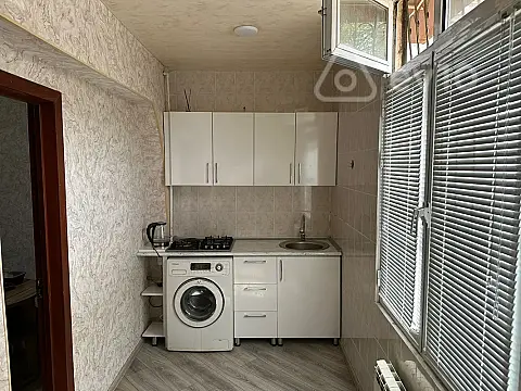 Satılır 1 otaqlı köhnə tikili 42 m²