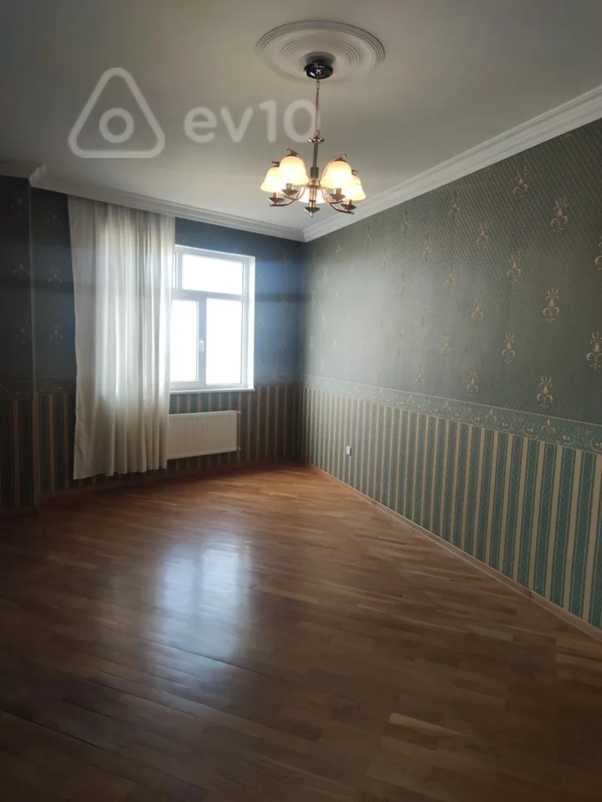 Kirayə verilir 4 otaqlı yeni tikili 142 m²