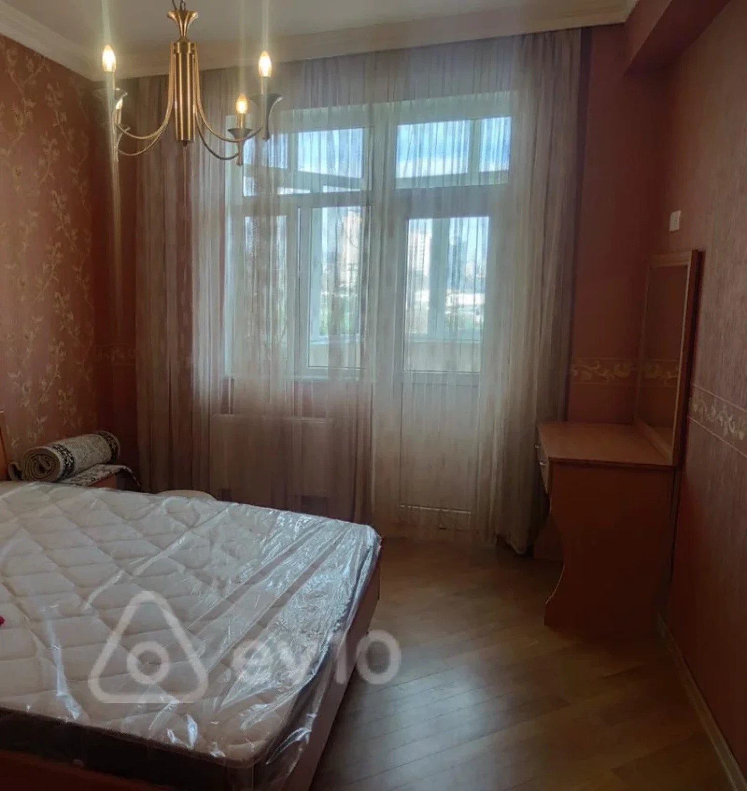 Kirayə verilir 4 otaqlı yeni tikili 142 m²