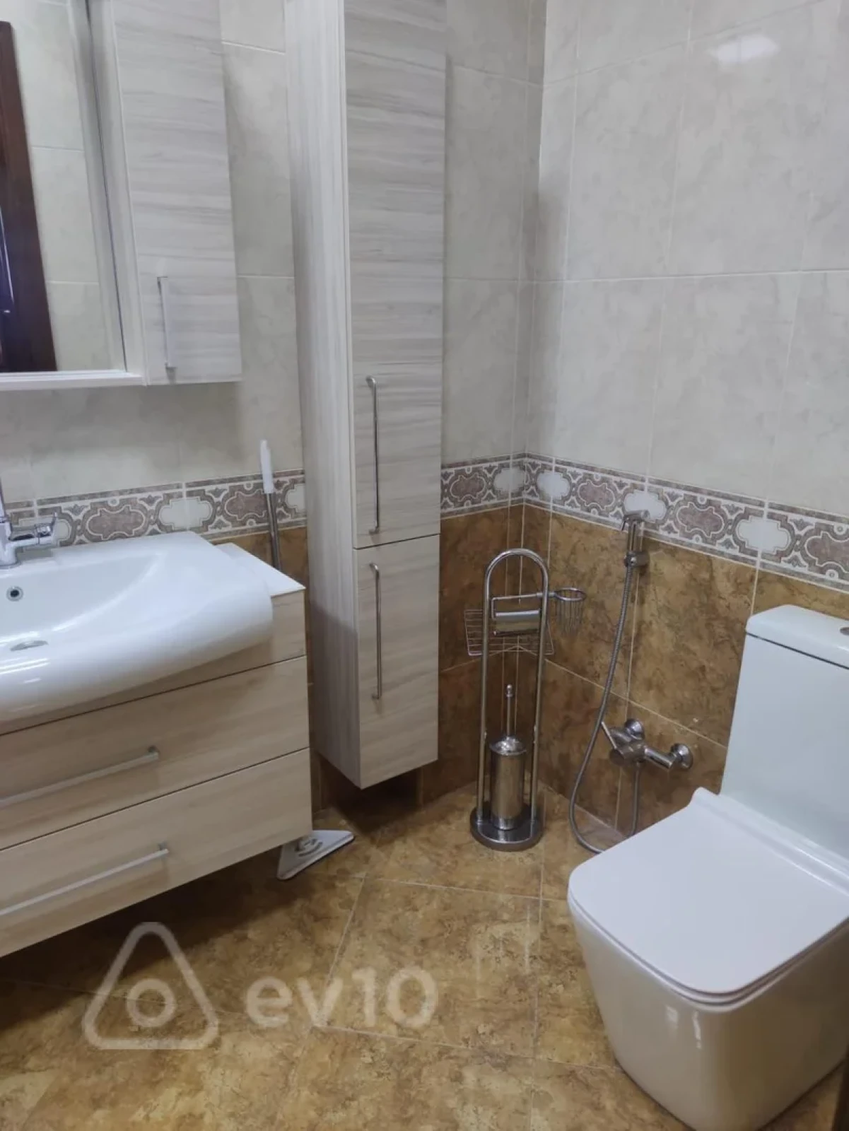 Kirayə verilir 4 otaqlı yeni tikili 142 m²