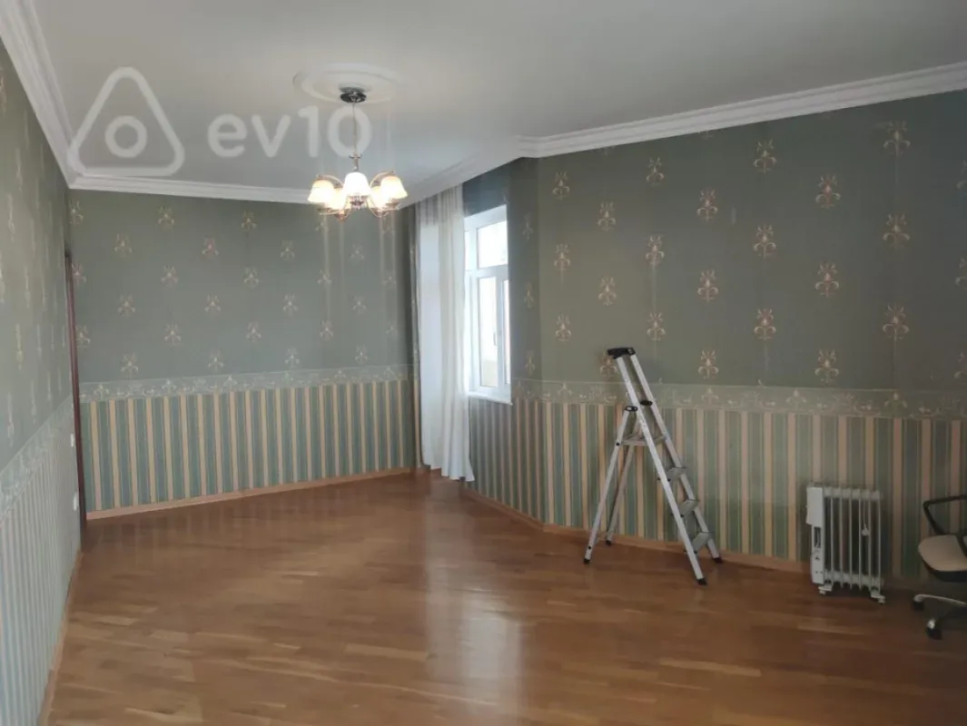 Kirayə verilir 4 otaqlı yeni tikili 142 m²