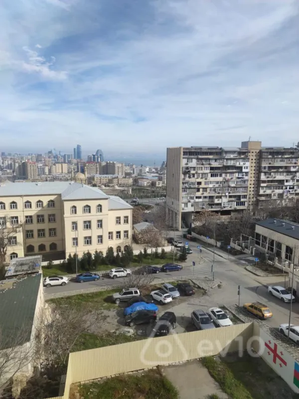 Kirayə verilir 4 otaqlı yeni tikili 142 m²