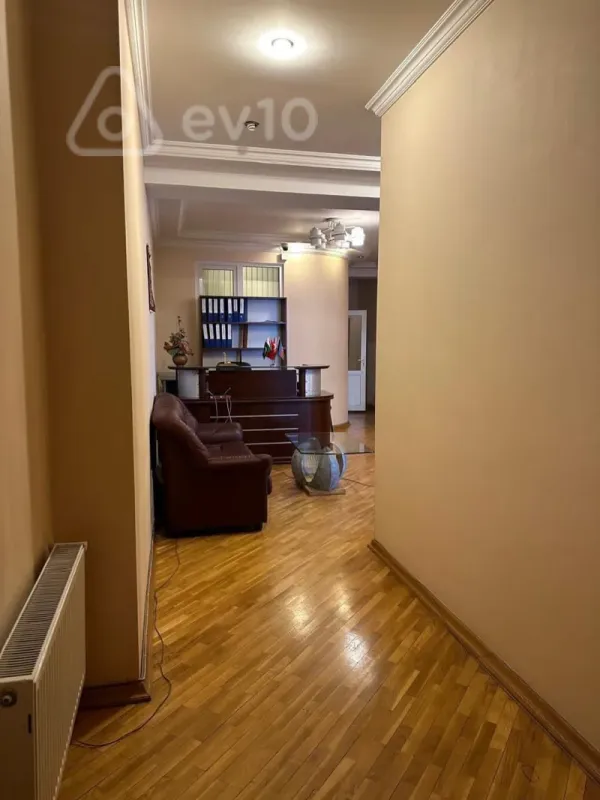 Kirayə verilir 3 otaqlı ofis 140 m²