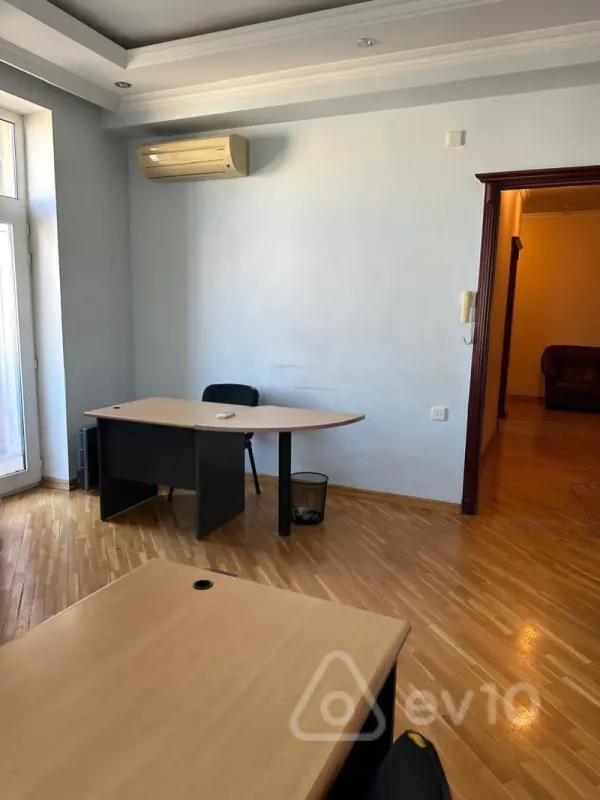 Kirayə verilir 3 otaqlı ofis 140 m²