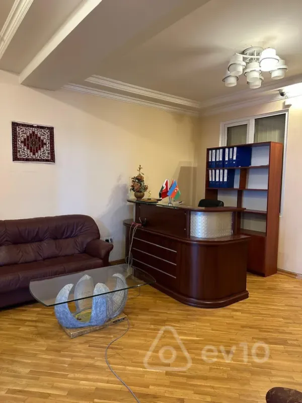 Kirayə verilir 3 otaqlı ofis 140 m²