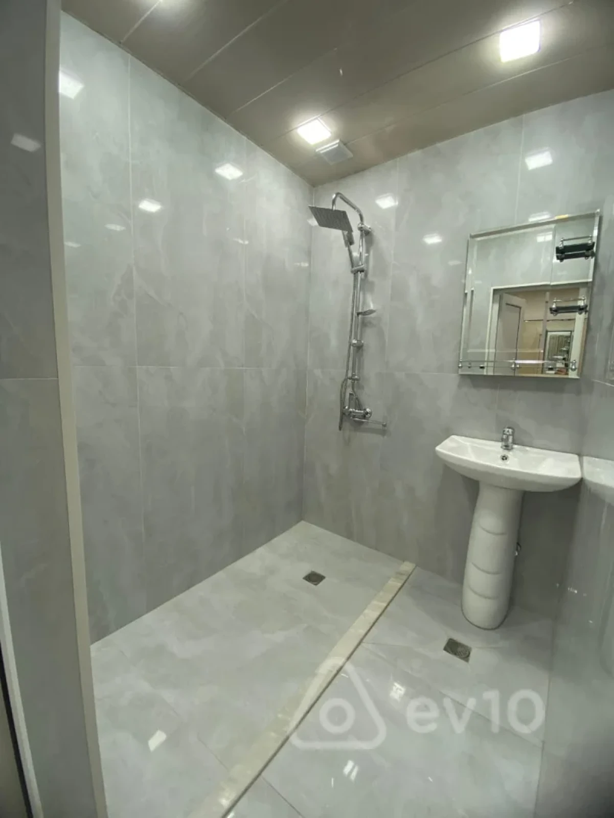 Satılır 3 otaqlı köhnə tikili 65 m²