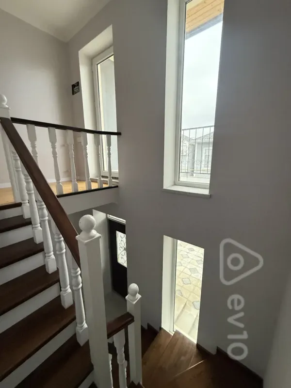 Satılır 4 otaqlı həyət evi 158 m²