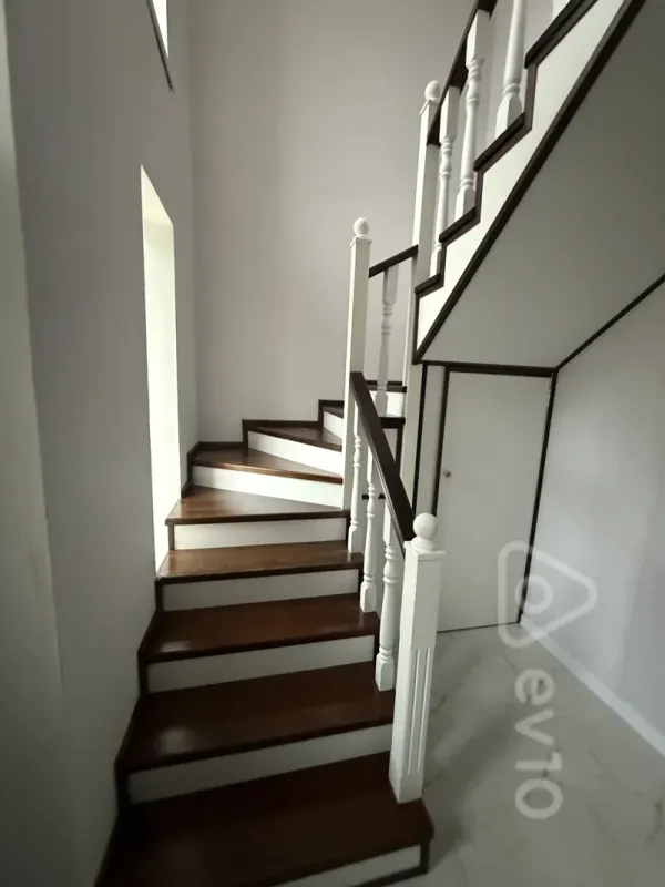 Satılır 4 otaqlı həyət evi 158 m²