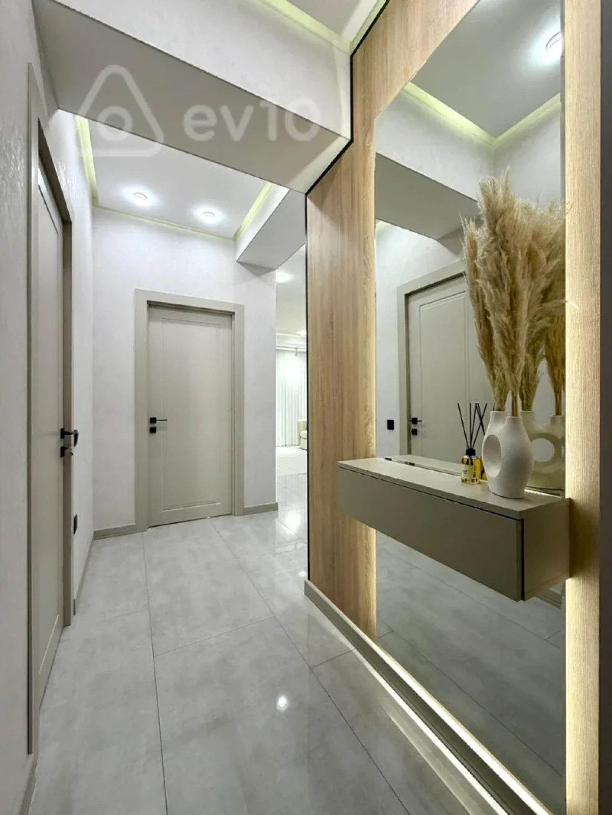 Satılır 2 otaqlı yeni tikili 77 m²