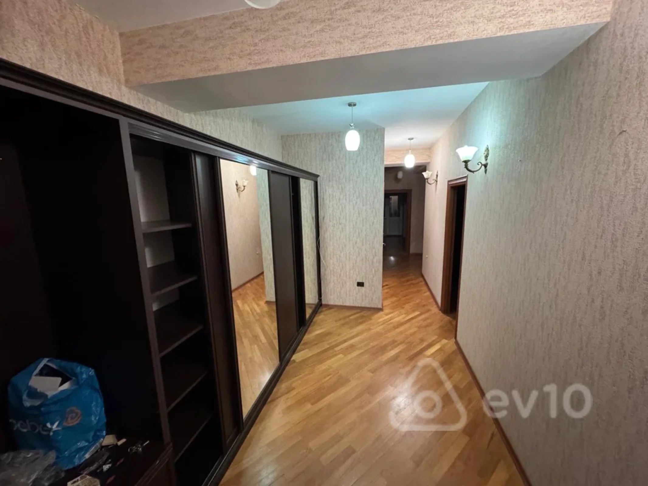 Kirayə verilir 3 otaqlı yeni tikili 100 m²