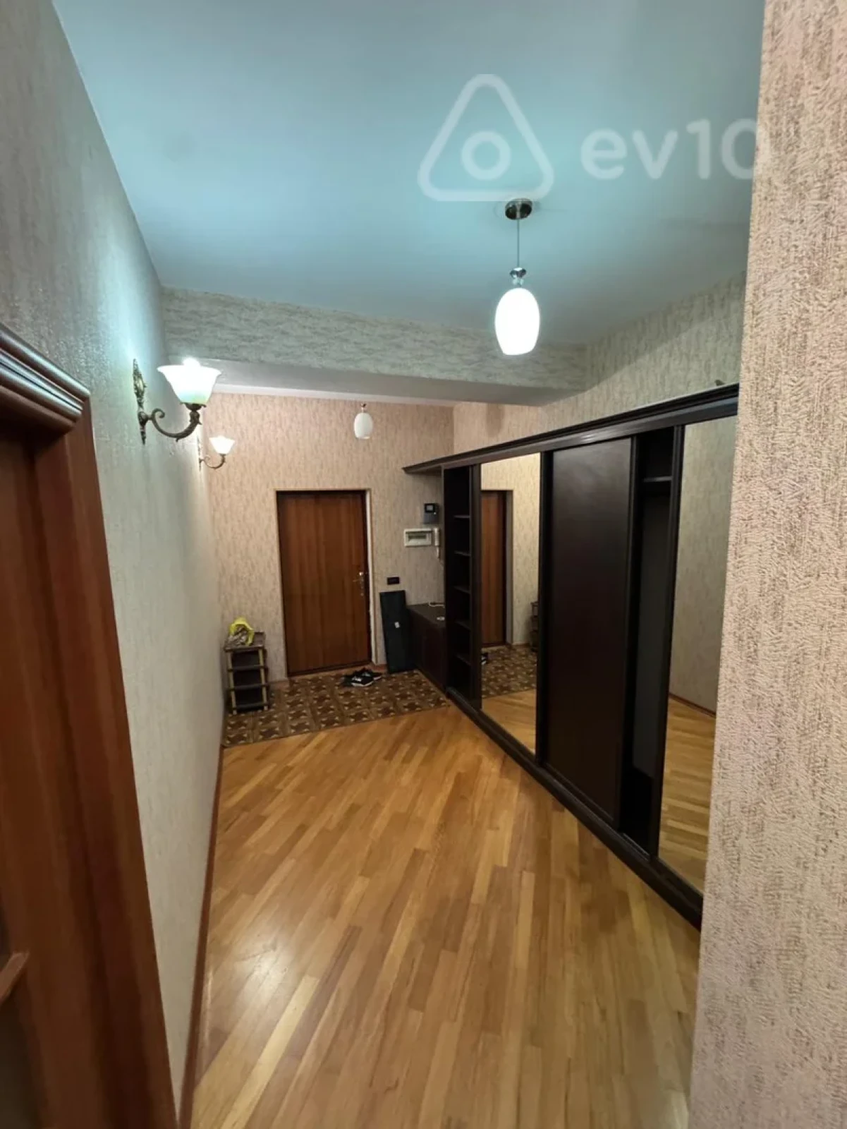 Kirayə verilir 3 otaqlı yeni tikili 100 m²