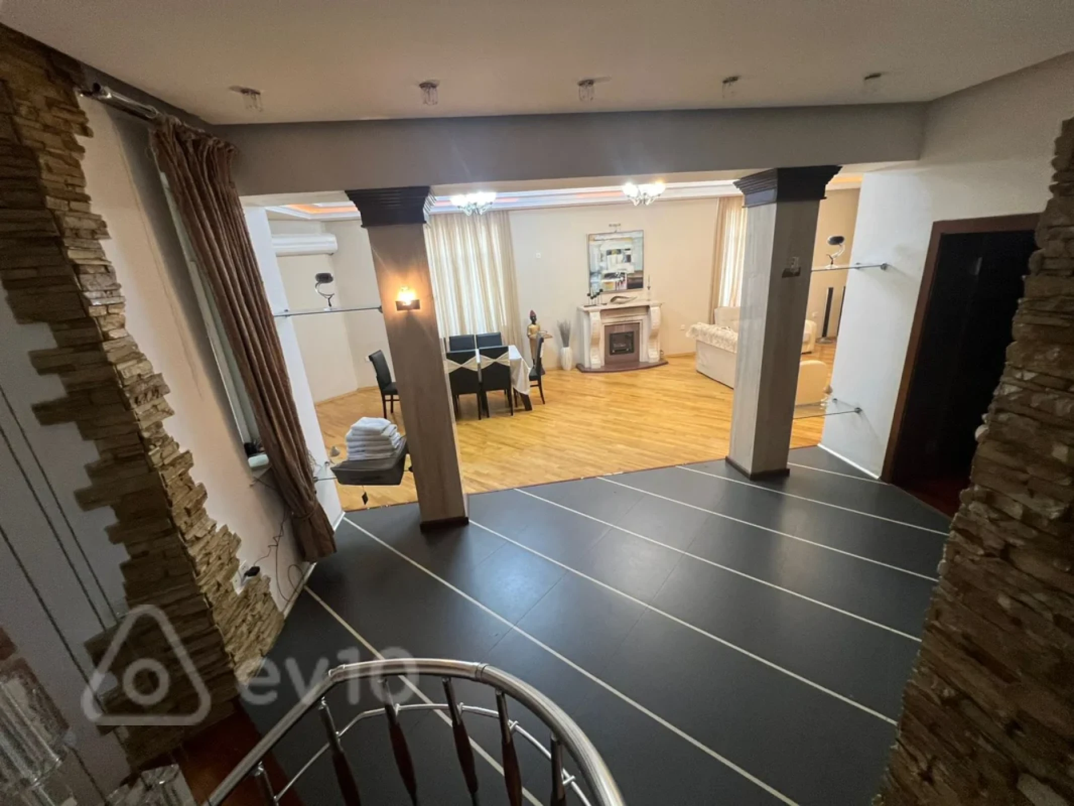 Kirayə verilir 7 otaqlı həyət evi 300 m²