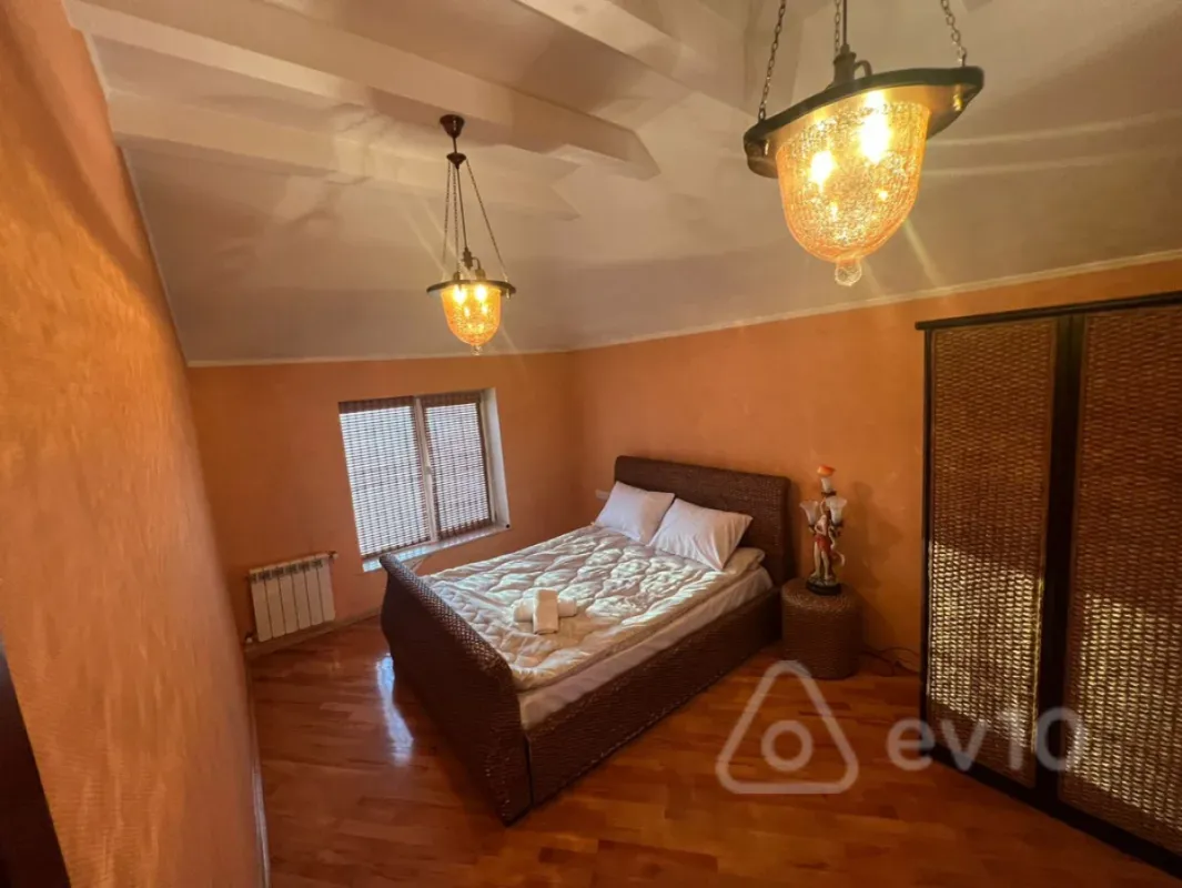 Kirayə verilir 7 otaqlı həyət evi 300 m²