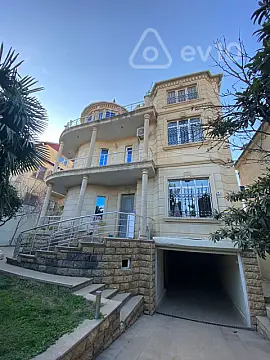 Kirayə verilir 7 otaqlı həyət evi 300 m² — Bakı, Səbail 7 otaq 300.00 m²