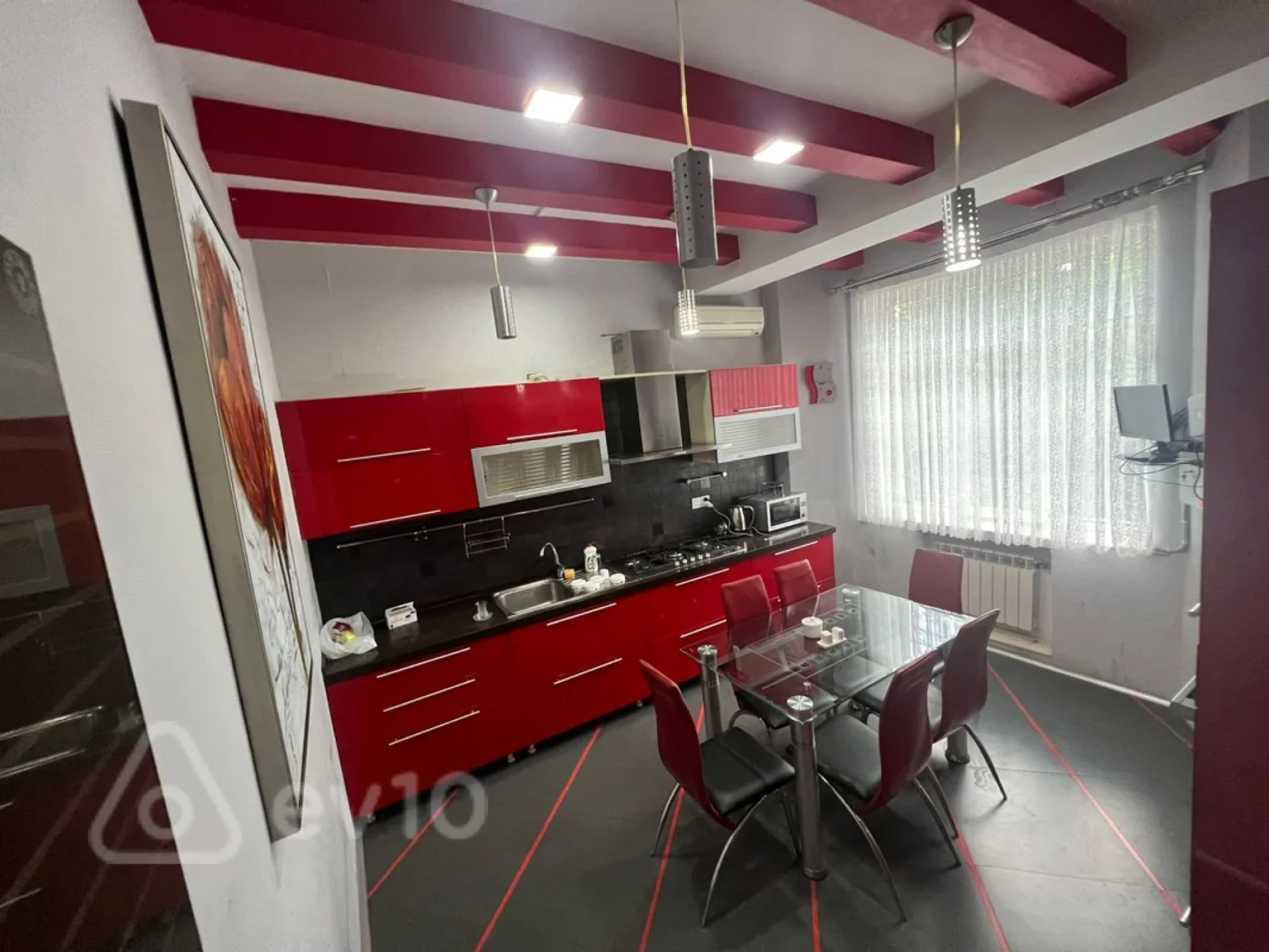 Kirayə verilir 7 otaqlı həyət evi 300 m²