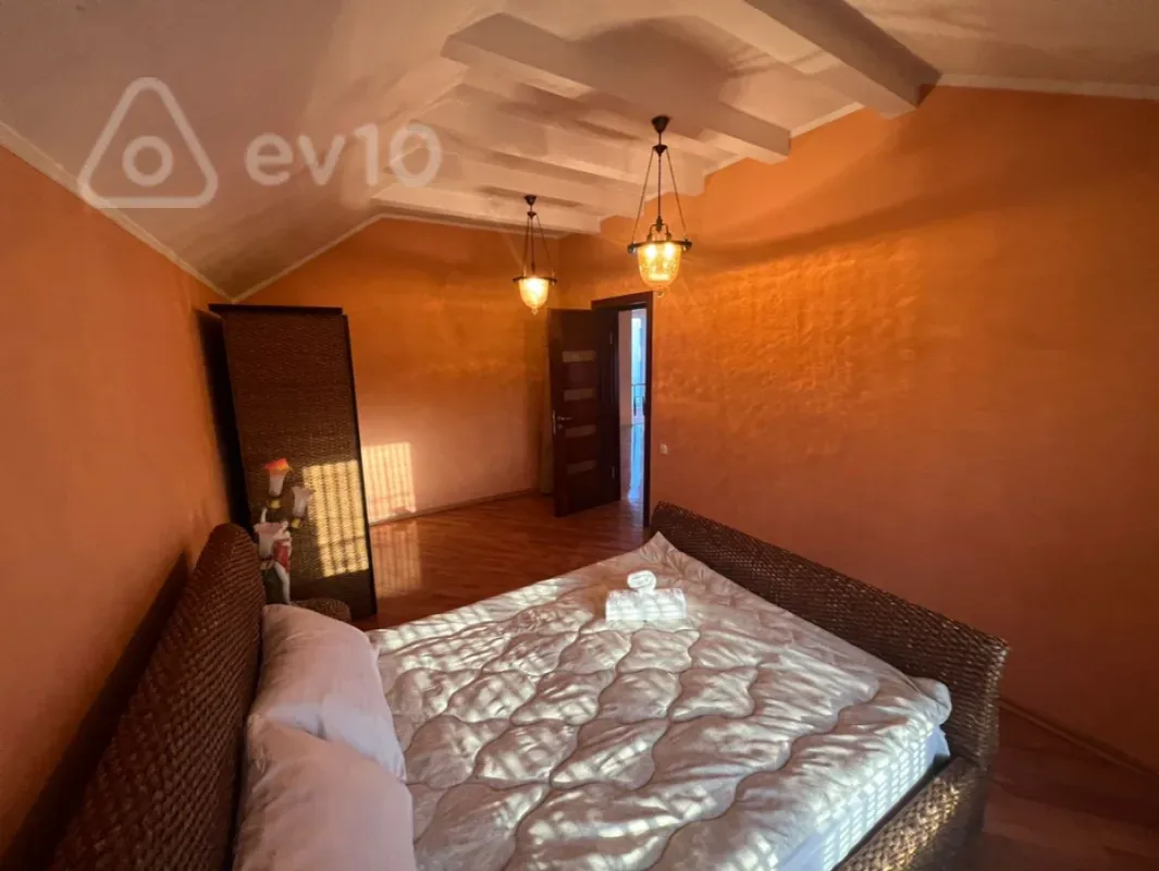 Kirayə verilir 7 otaqlı həyət evi 300 m²