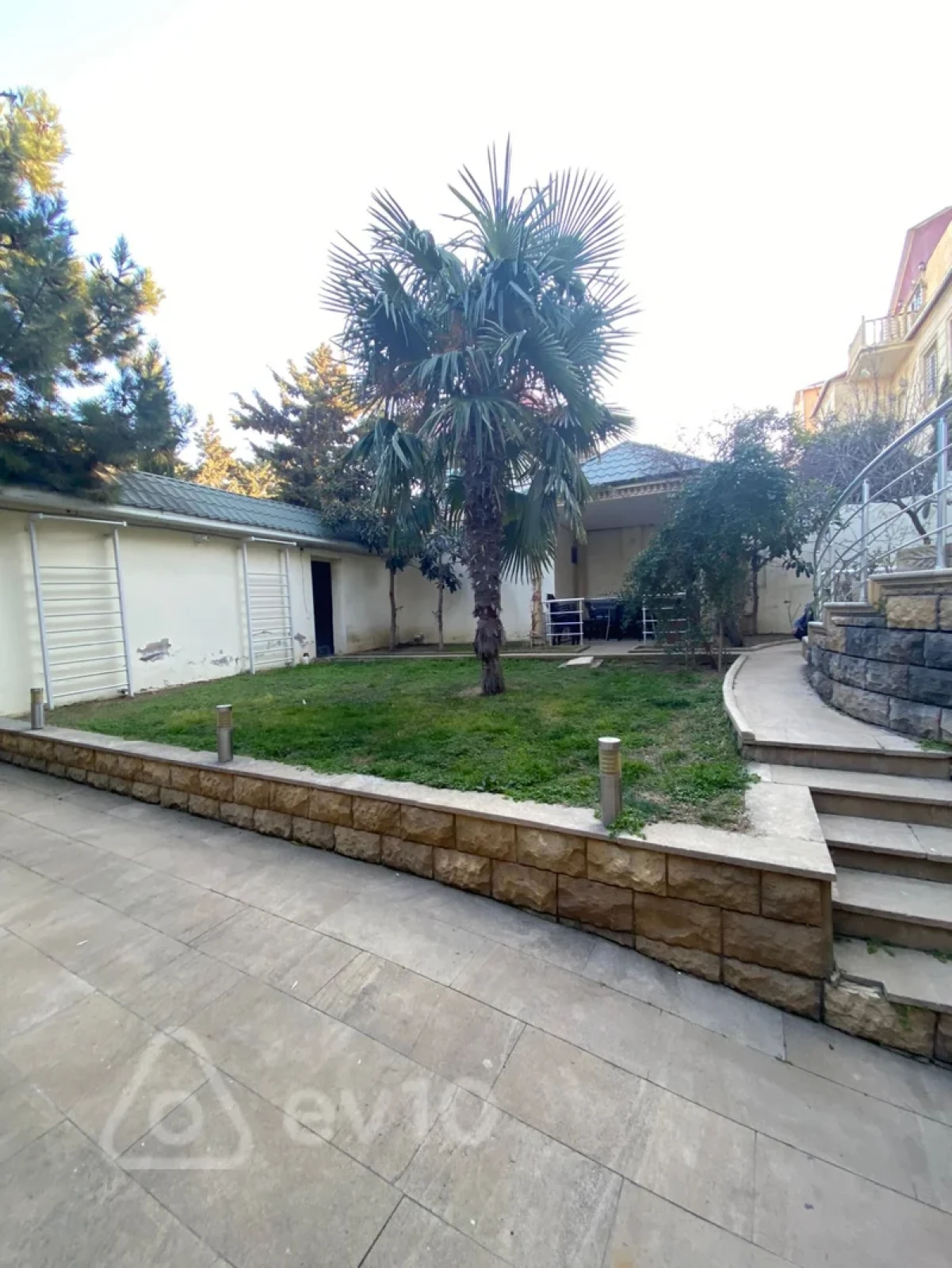 Kirayə verilir 7 otaqlı həyət evi 300 m²