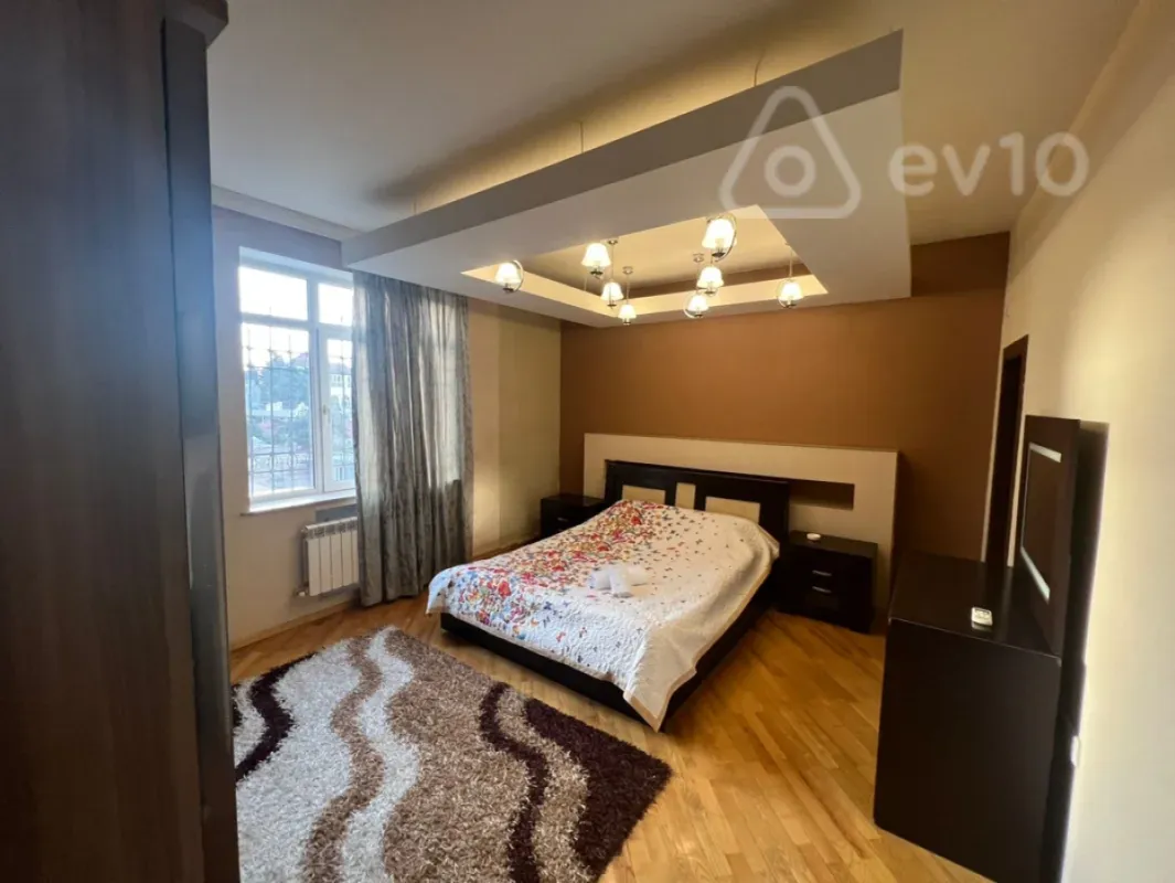 Kirayə verilir 7 otaqlı həyət evi 300 m²