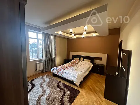 Kirayə verilir 7 otaqlı həyət evi 300 m²
