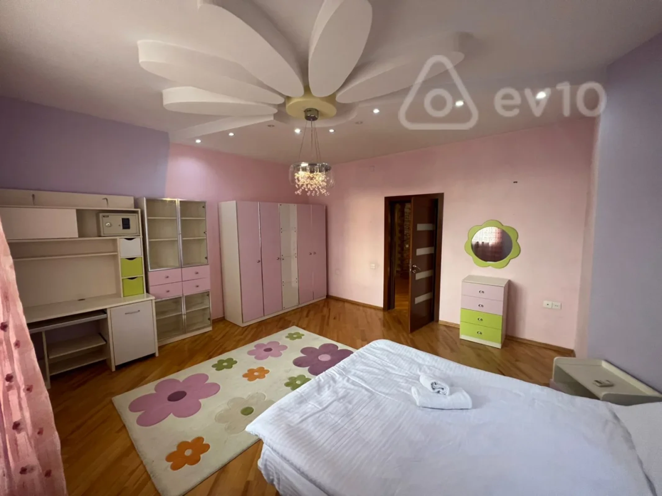 Kirayə verilir 7 otaqlı həyət evi 300 m²