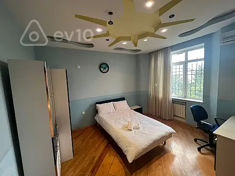 Kirayə verilir 7 otaqlı həyət evi 300 m²