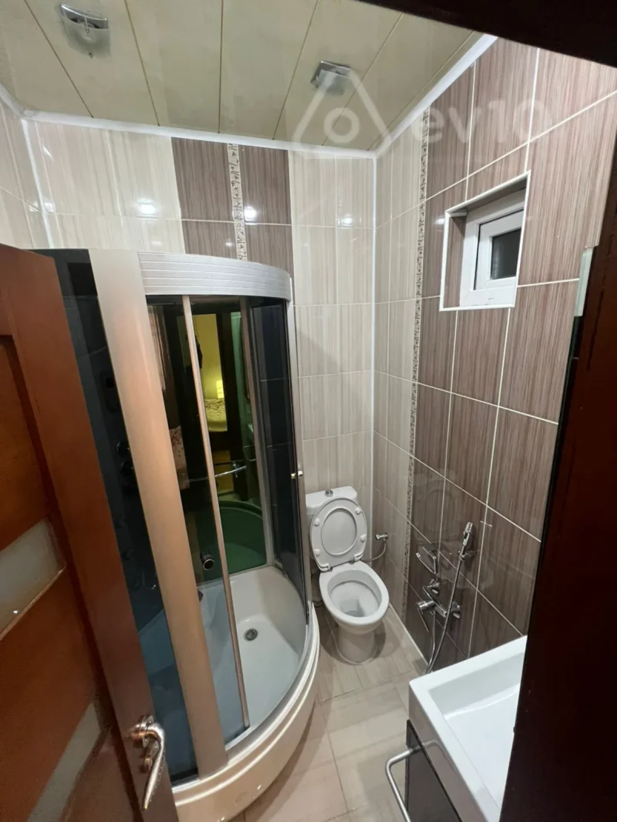 Kirayə verilir 7 otaqlı həyət evi 300 m²